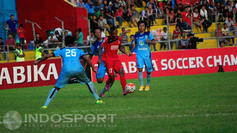 M. Nur Iskandar diharapkan mampu tampil maksimal, meski harus berpuasa selama sesi latihan. Copyright: &copy; Taufi/Indosport
